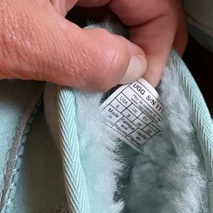 Classic ultra mini Uggs!! Never worn